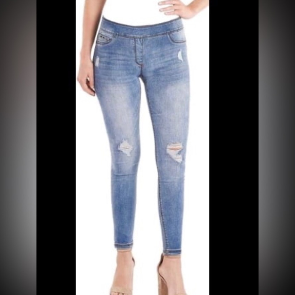 COCO + CARMEN Women Pull On Distressed Jeans | L